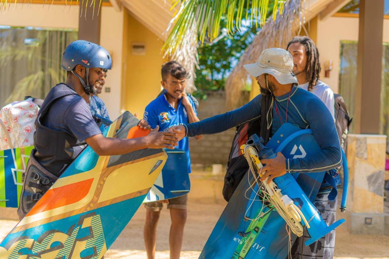 Blue Waves Kite Surfing Beach Resort Kalpitiya Ngoại thất bức ảnh