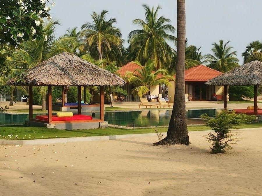 Blue Waves Kite Surfing Beach Resort Kalpitiya Ngoại thất bức ảnh